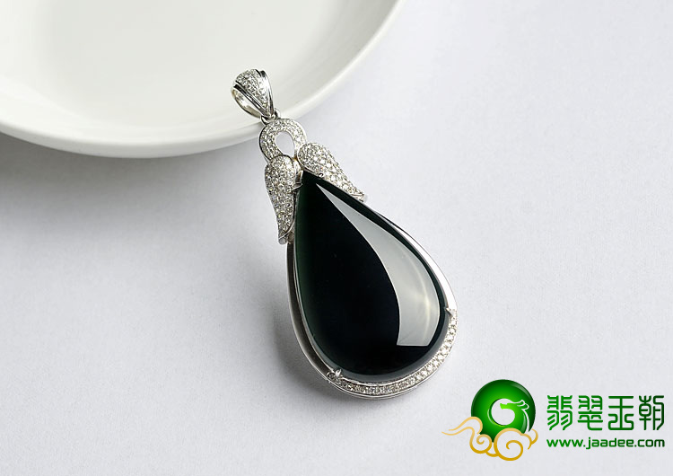 冰种墨翠缅甸翡翠A货镶白金水滴胸坠（真钻）