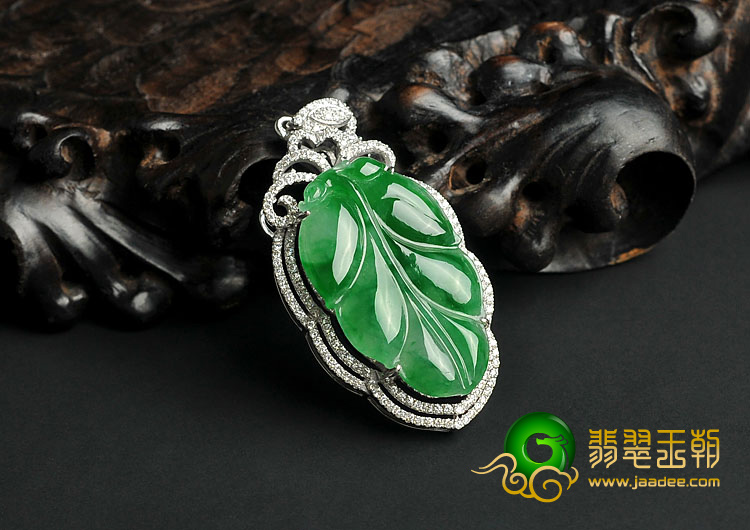 糯冰种阳绿缅甸翡翠A货镶白金金枝玉叶胸坠（真钻）