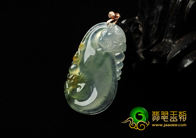 冰种飘花略带黄翡缅甸翡翠A货龙如意挂件