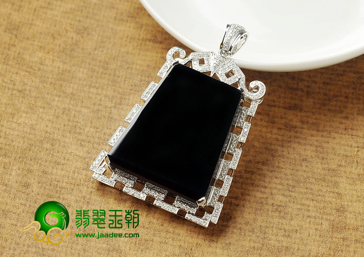 玻璃种墨翠缅甸翡翠A货镶白金胸坠（真钻）