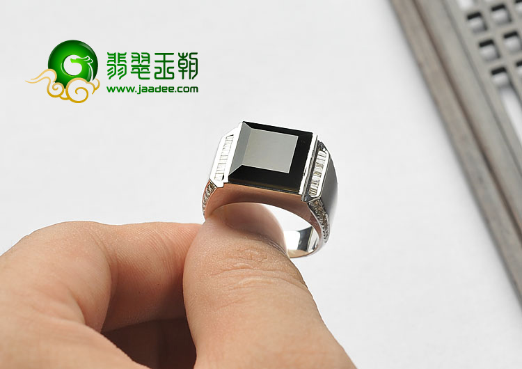 冰玻种墨翠缅甸翡翠A货镶白金戒指（真钻）