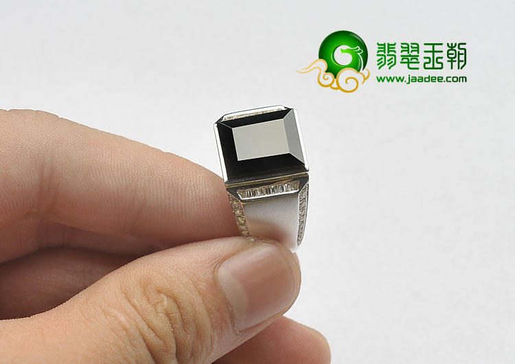 冰玻种墨翠缅甸翡翠A货镶白金戒指（真钻）