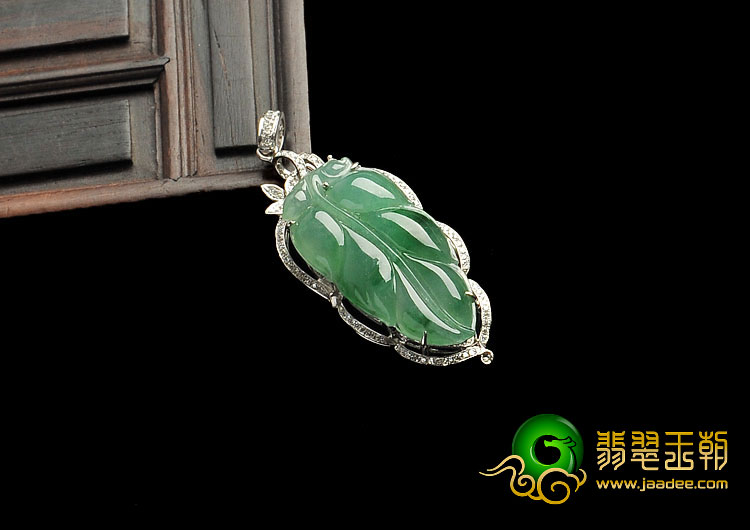 冰种飘翠缅甸翡翠A货镶白金叶子胸坠（真钻）