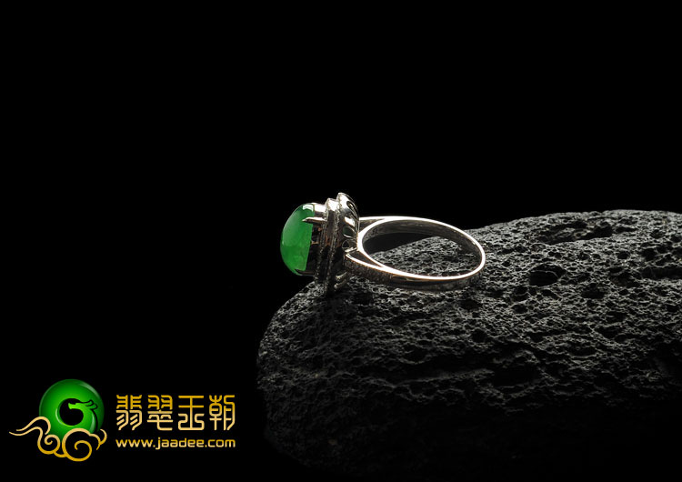 冰种阳绿缅甸翡翠A货镶白金戒指（真钻）