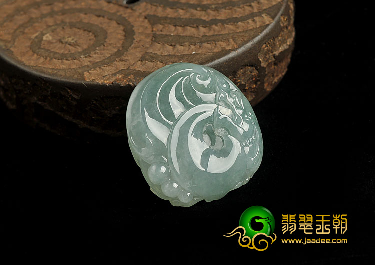 糯冰种晴水缅甸翡翠A货蝙蝠龙挂件
