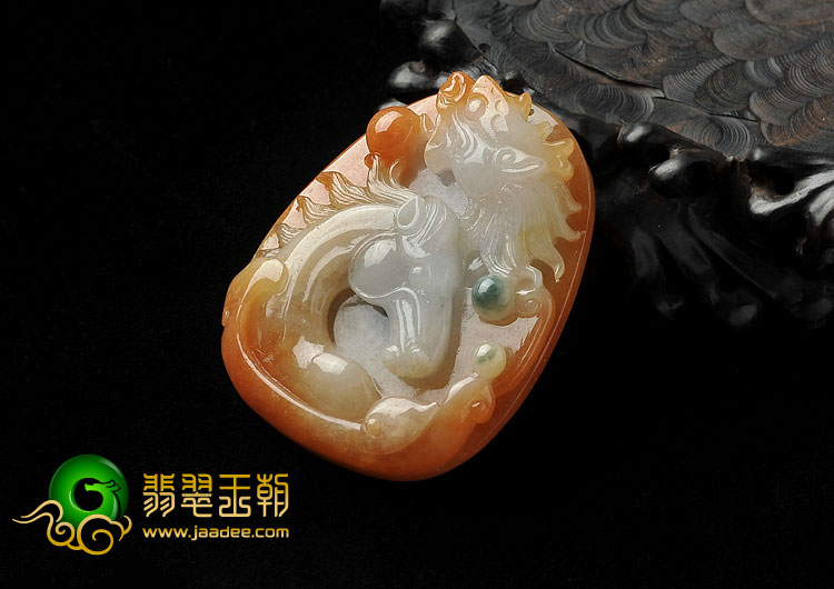 糯冰种三彩缅甸翡翠A货龙马精神挂件