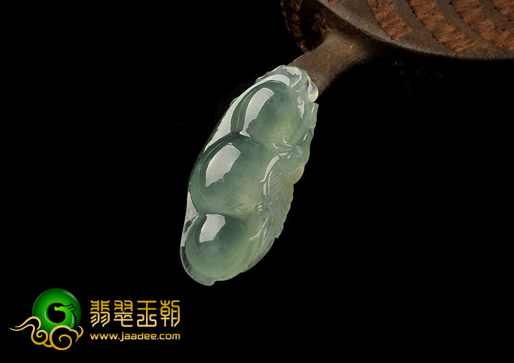 冰种晴水缅甸翡翠A货连中三元挂件