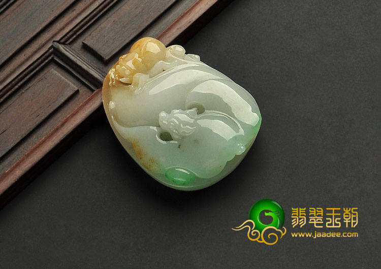 糯冰种三彩缅甸翡翠A货富甲天下挂件