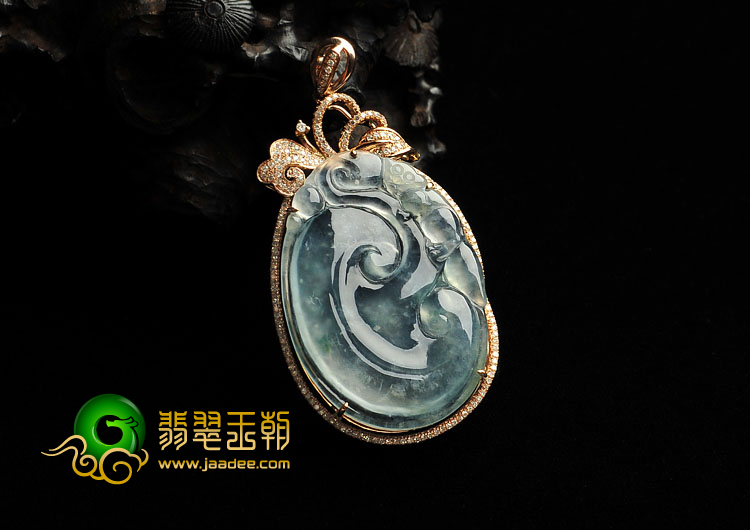 冰玻种略飘花缅甸翡翠A货镶玫瑰金如意胸坠（真钻）