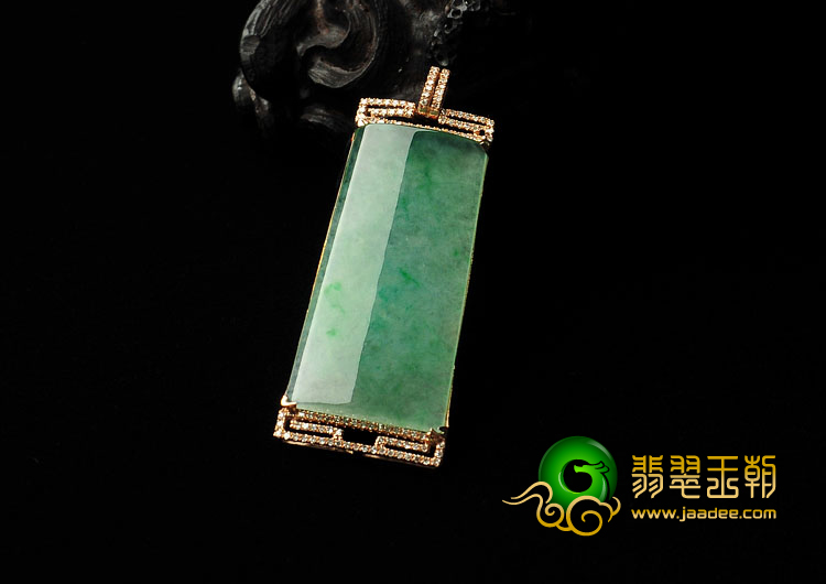 冰种飘翠缅甸翡翠A货镶玫瑰金平安牌胸坠（真钻）