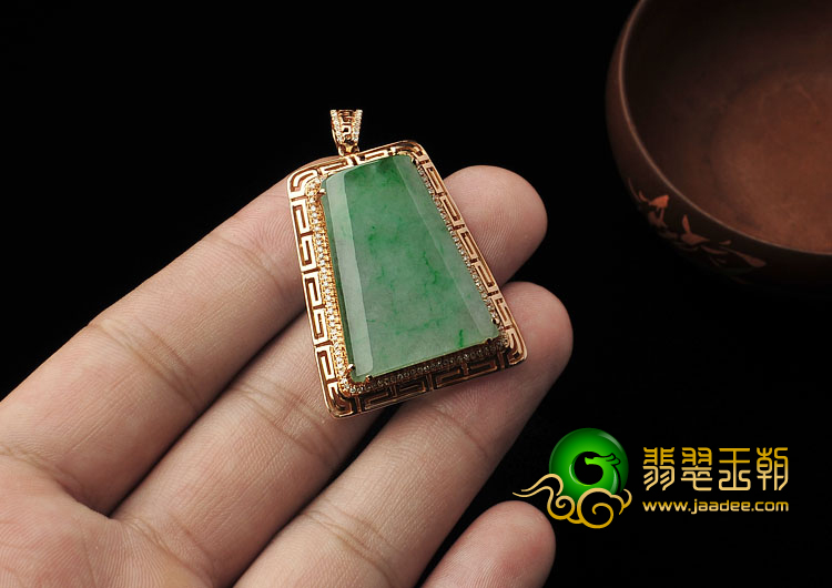 冰种飘翠缅甸翡翠A货镶玫瑰金平安牌胸坠（真钻）