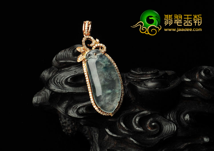 （超值推荐）冰玻种飘花缅甸翡翠A货镶玫瑰金福瓜胸坠（真钻）
