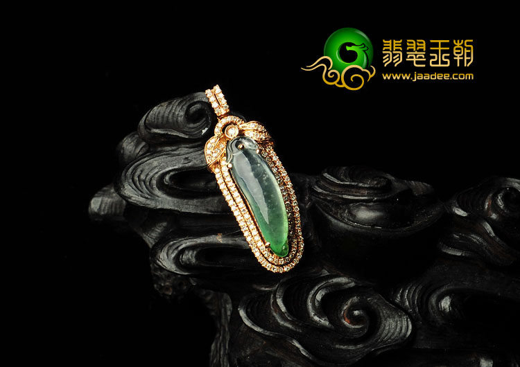 冰种绿晴水缅甸翡翠A货镶玫瑰金福瓜胸坠（真钻）