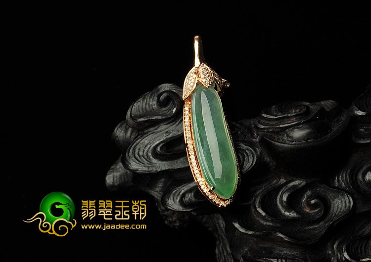 冰种绿晴水缅甸翡翠A货镶玫瑰金福瓜胸坠（真钻）