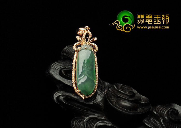冰种飘翠缅甸翡翠A货镶玫瑰金玉兰花胸坠（真钻）
