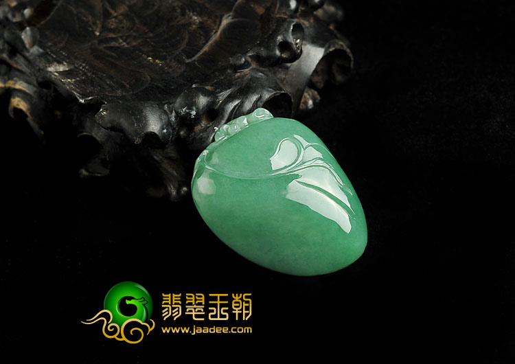 糯冰种豆色缅甸翡翠A货寿桃挂件