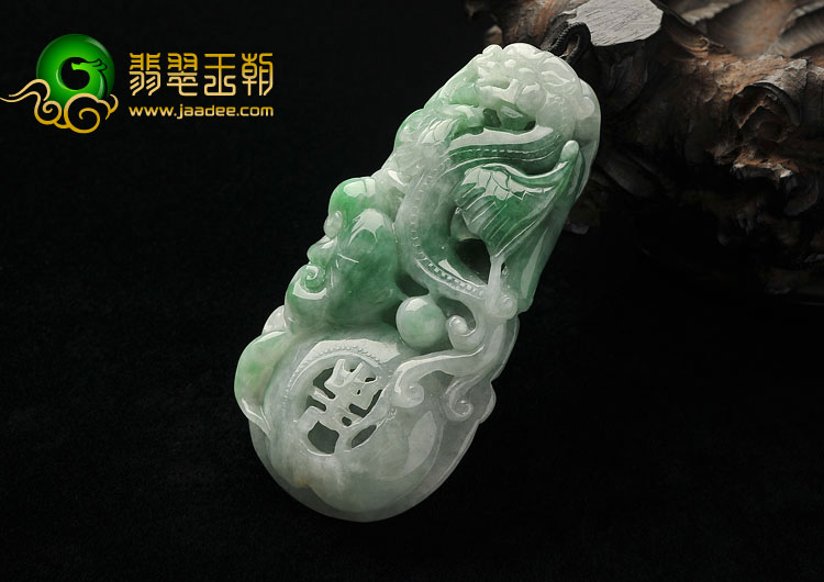 糯冰种飘翠缅甸翡翠A货龙牌挂件