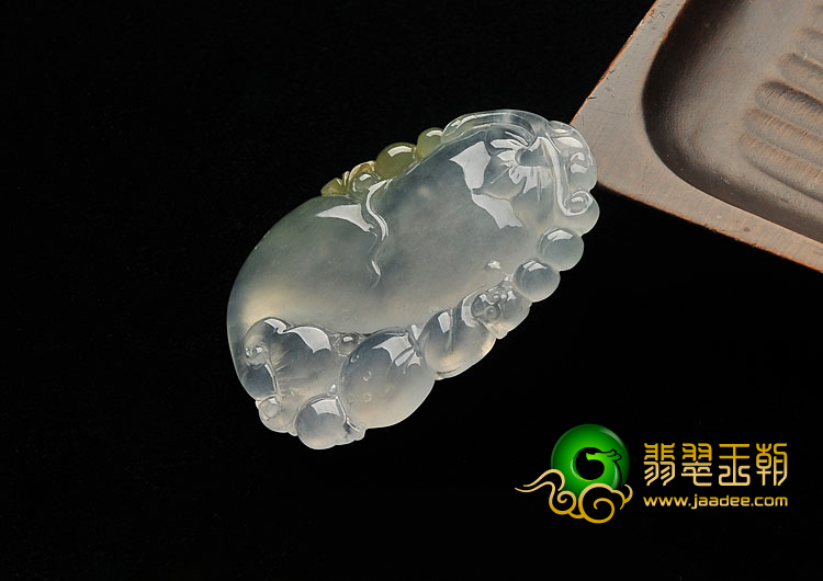 冰种晴水缅甸翡翠A货福瓜挂件