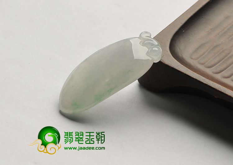 冰种飘绿花缅甸翡翠A货福瓜挂件