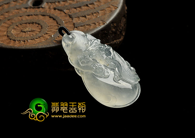 冰种飘花缅甸翡翠A货龙头鱼挂件