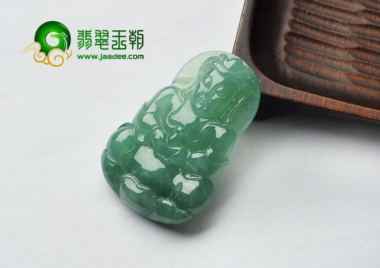 糯冰种绿晴水缅甸翡翠A货观音挂件