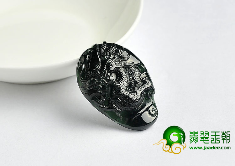 玻璃种墨翠缅甸翡翠A货龙牌挂件