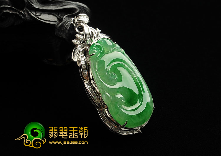 冰种飘翠缅甸翡翠A货镶白金如意胸坠（真钻）