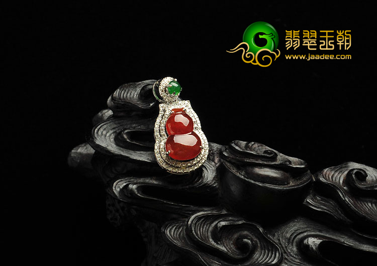 糯冰种红翡缅甸翡翠A货镶白金葫芦胸坠（真钻）