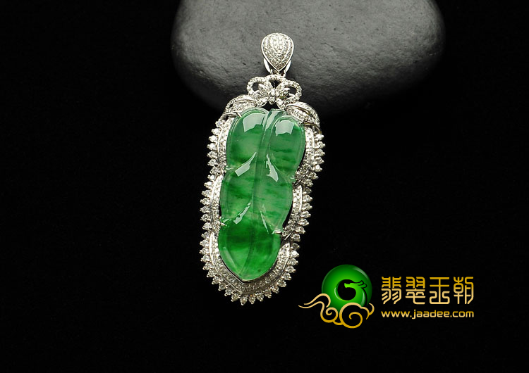 冰种翠色缅甸翡翠A货镶白金金枝玉叶胸坠（真钻）