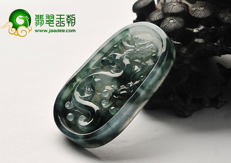 冰种飘花缅甸翡翠A货龙牌挂件
