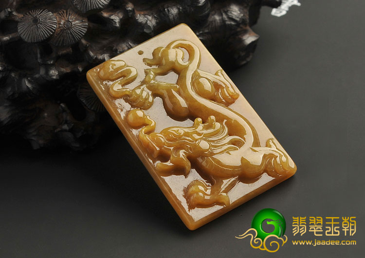 糯冰种黄翡缅甸翡翠A货龙牌挂件