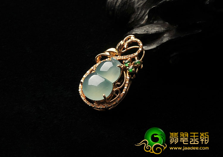 冰种晴水缅甸翡翠A货镶玫瑰金葫芦胸坠（真钻）