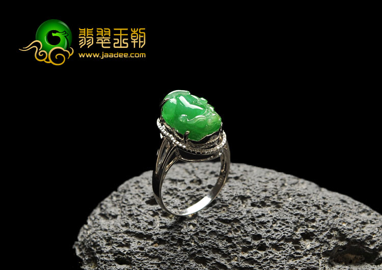 糯冰种阳绿缅甸翡翠A货镶白金满绿貔貅戒指（真钻）