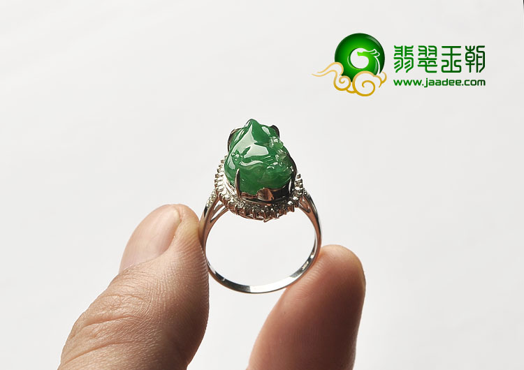 (超值推荐)糯冰种阳绿缅甸翡翠A货镶白金满绿貔貅戒指（真钻）