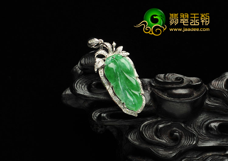 冰种飘翠缅甸翡翠A货镶白金金枝玉叶胸坠（真钻）