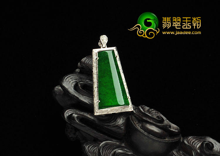 糯冰种阳绿缅甸翡翠A货镶白金梯形胸坠（真钻）