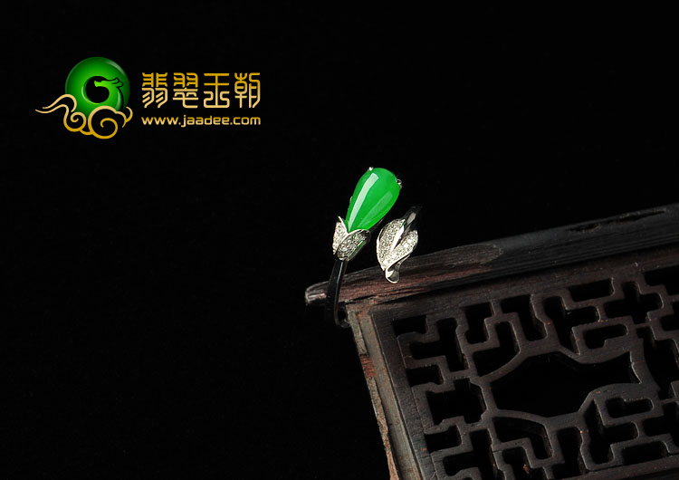 糯冰种阳绿缅甸翡翠A货镶白金水滴戒指（真钻）