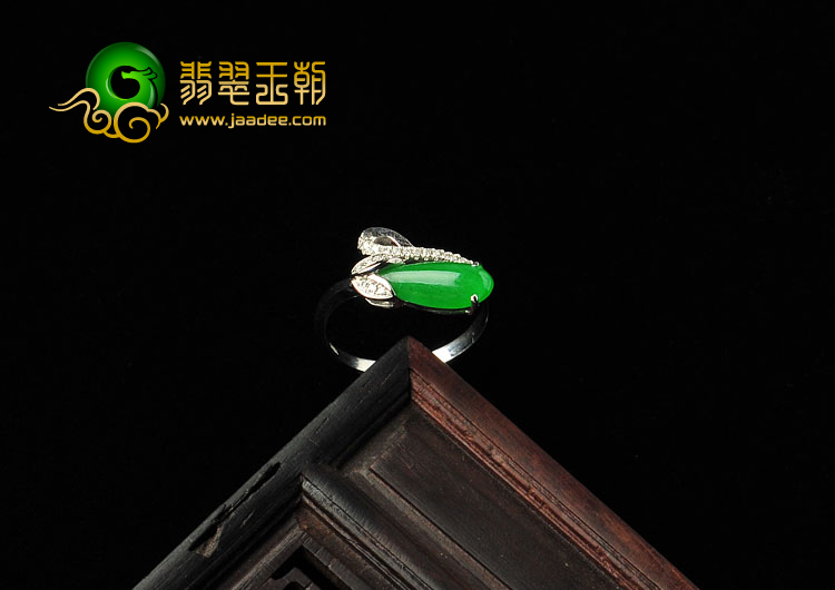 糯冰种阳绿缅甸翡翠A货镶白金水滴戒指（真钻）