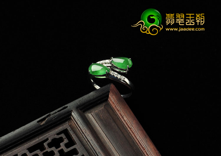 冰种晴水缅甸翡翠A货镶白金水滴戒指（真钻）