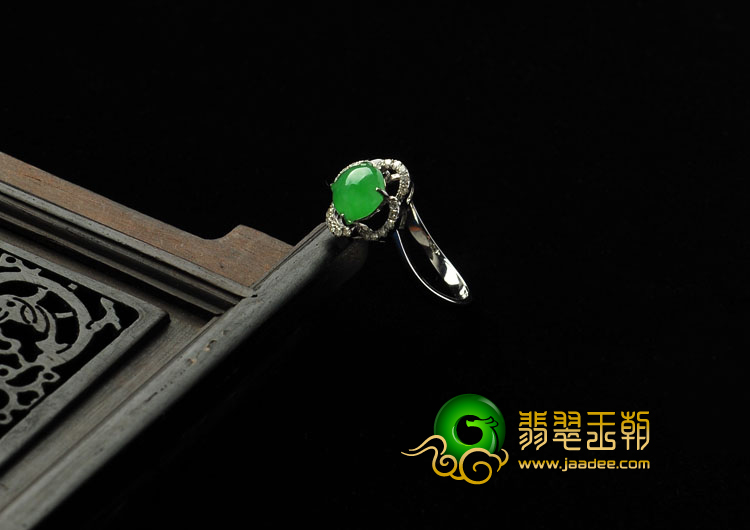 冰种翠色缅甸翡翠A货镶白金戒指（真钻）
