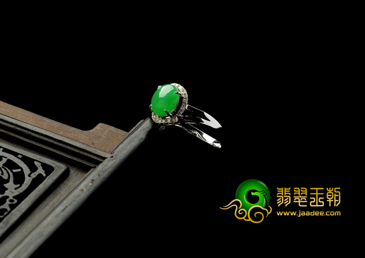 冰种翠色缅甸翡翠A货镶白金戒指（真钻）