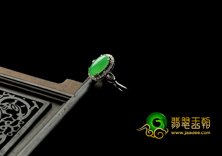 冰种翠色缅甸翡翠A货镶白金戒指（真钻）