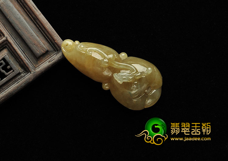 糯冰种褐黄翡缅甸翡翠A货螭龙挂件