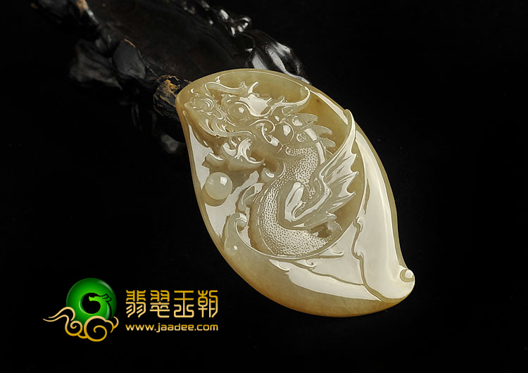 冰种褐黄翡缅甸翡翠A货飞龙在天挂件