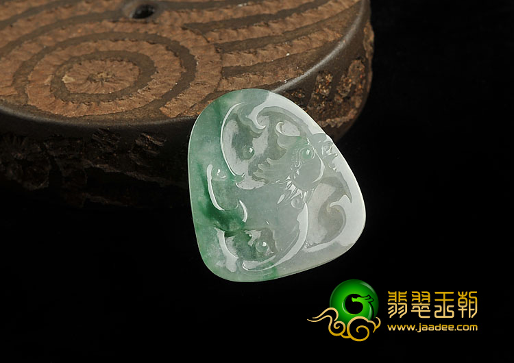 冰种飘翠缅甸翡翠A货龙头挂件
