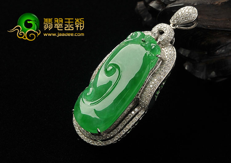 冰种正阳绿缅甸翡翠A货镶白金满绿如意胸坠（真钻）