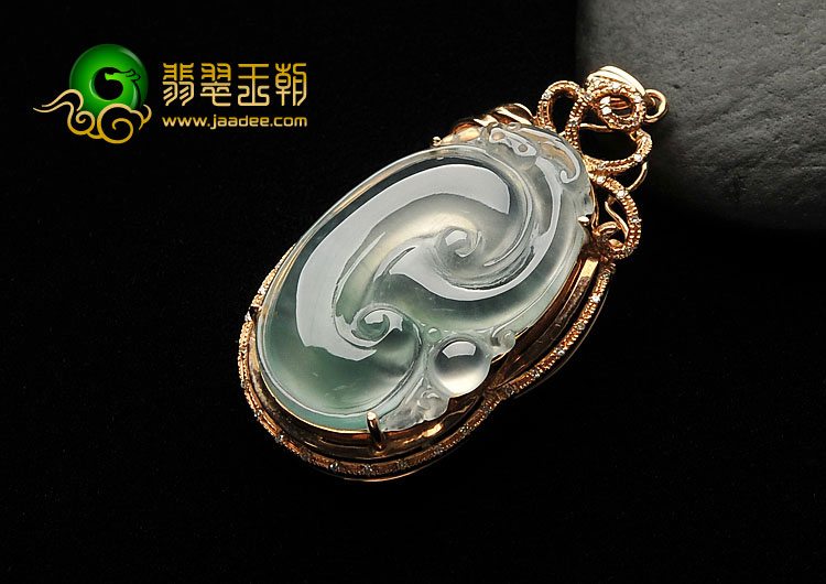 冰种飘花缅甸翡翠A货镶玫瑰金如意胸坠（真钻）