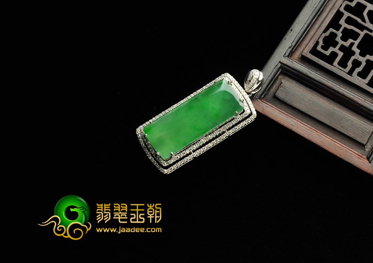 冰种飘翠缅甸翡翠A货镶白金方牌胸坠（真钻）