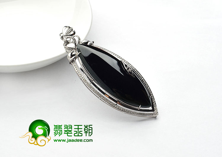 冰玻种墨翠缅甸翡翠A货镶白金水滴胸坠（真钻）