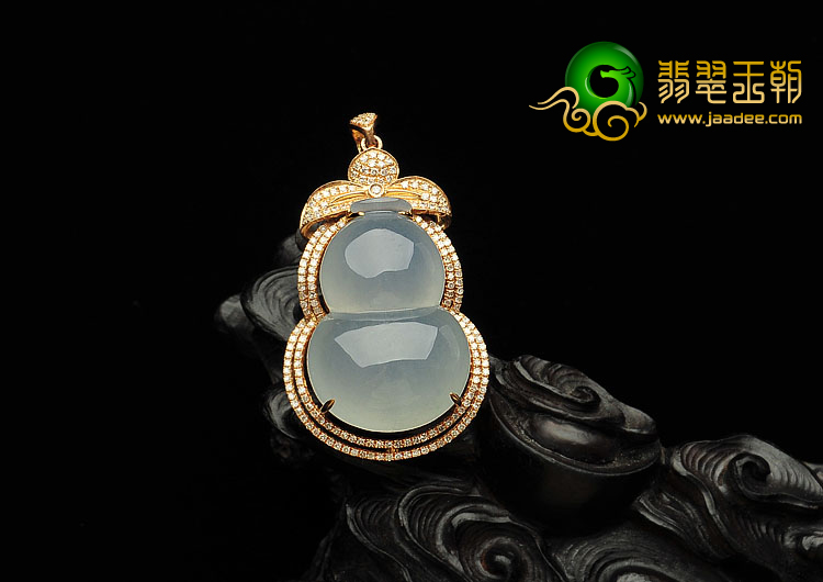 冰种淡晴水缅甸翡翠A货镶玫瑰金葫芦胸坠（真钻）